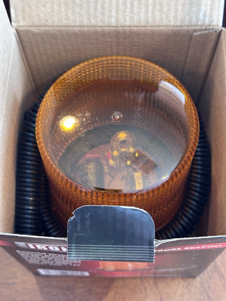 Ironton - Strobe Beacon - 12v - Waterproof - Magnetic Base - New