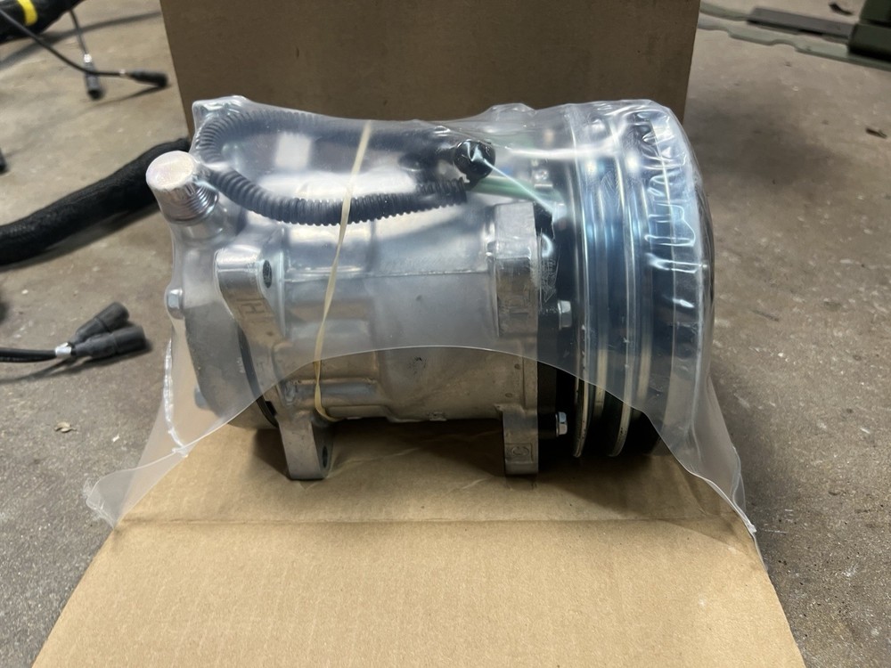HMMWV Red Dot AC compressor 24V