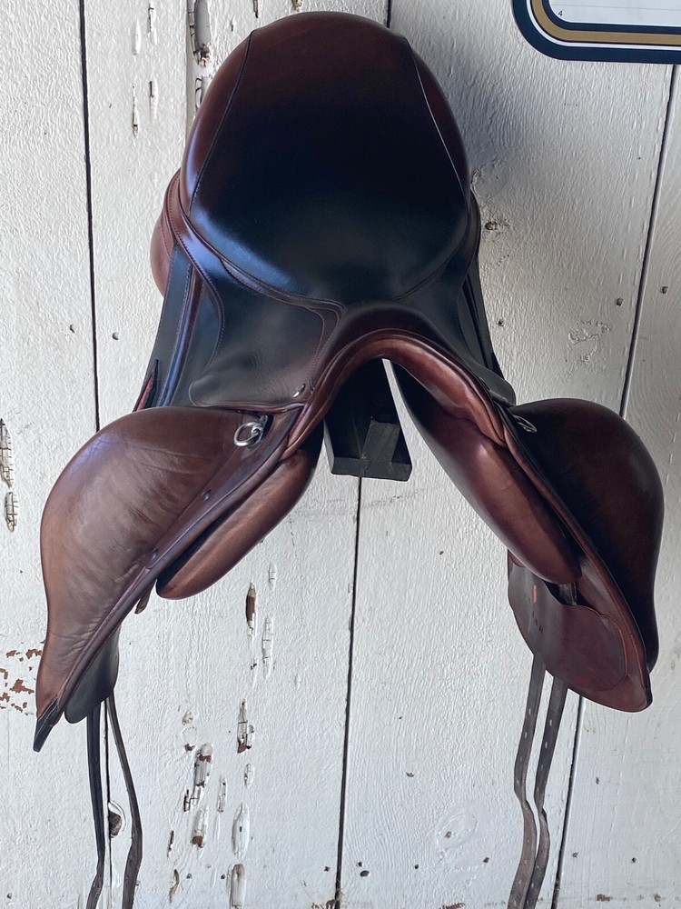 Aviar Dressage Saddle