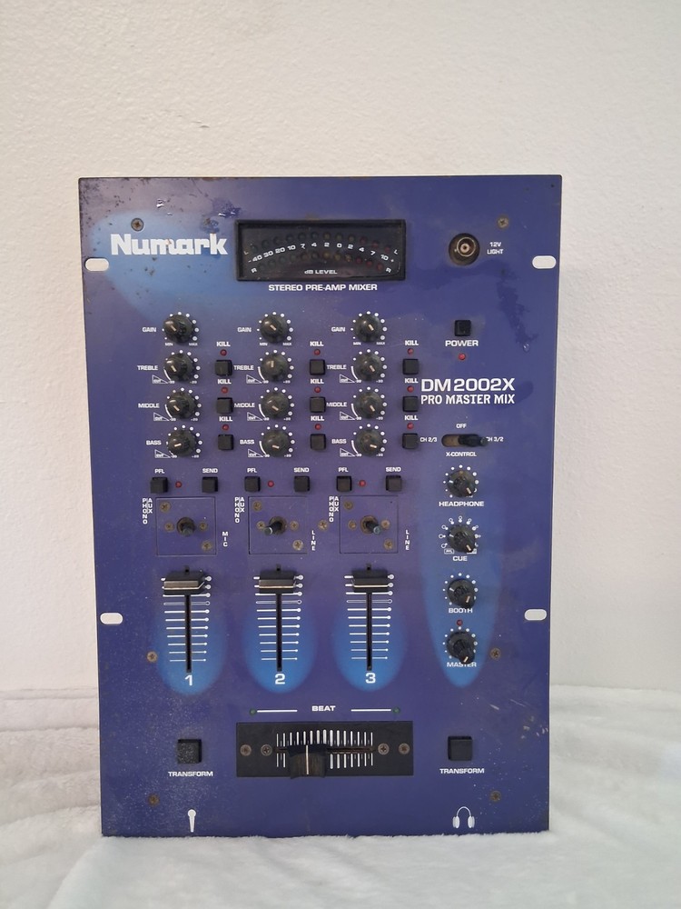 Numark DM2002X  Pro Master Mix  Dj Mixer Powers On