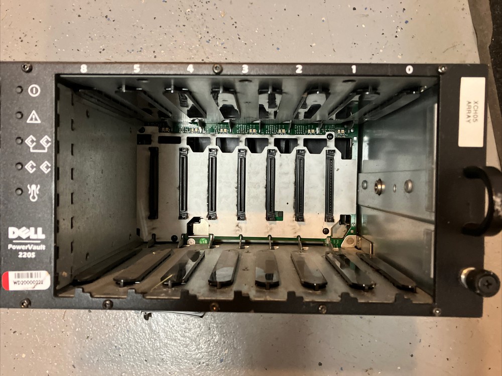 Dell PowerVault 220S AMP01 14-Bay Disk Array External Storage Enclosure -no HDDs