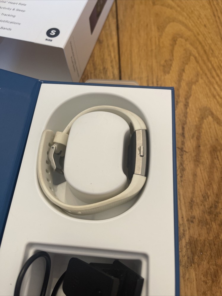 Fitbit FB407STES Fitness Tracker