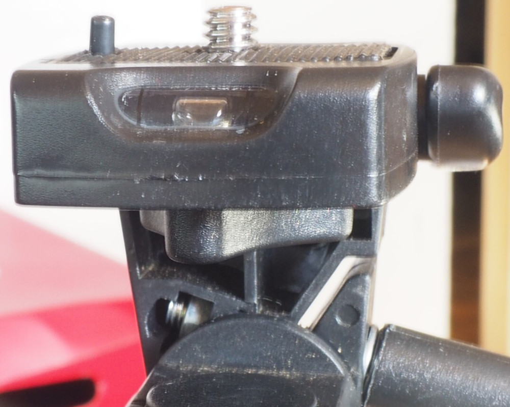 Weifeng WT3110A Camera Using Professional Flexible Aluminum Tripod Silver