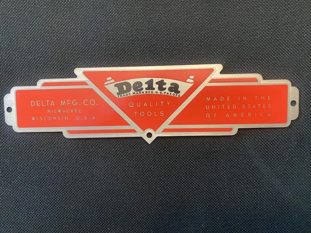 DELTA RED LOGO BADGE