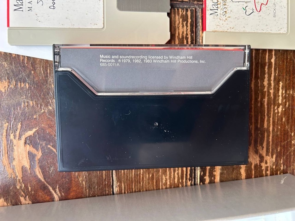 Apple Macintosh MacWrite. MacPaint. Mac software 1984 128K