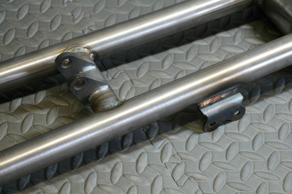 TYSON Banshee swingarm round extended chromoly rear carrier + front bearings +4"