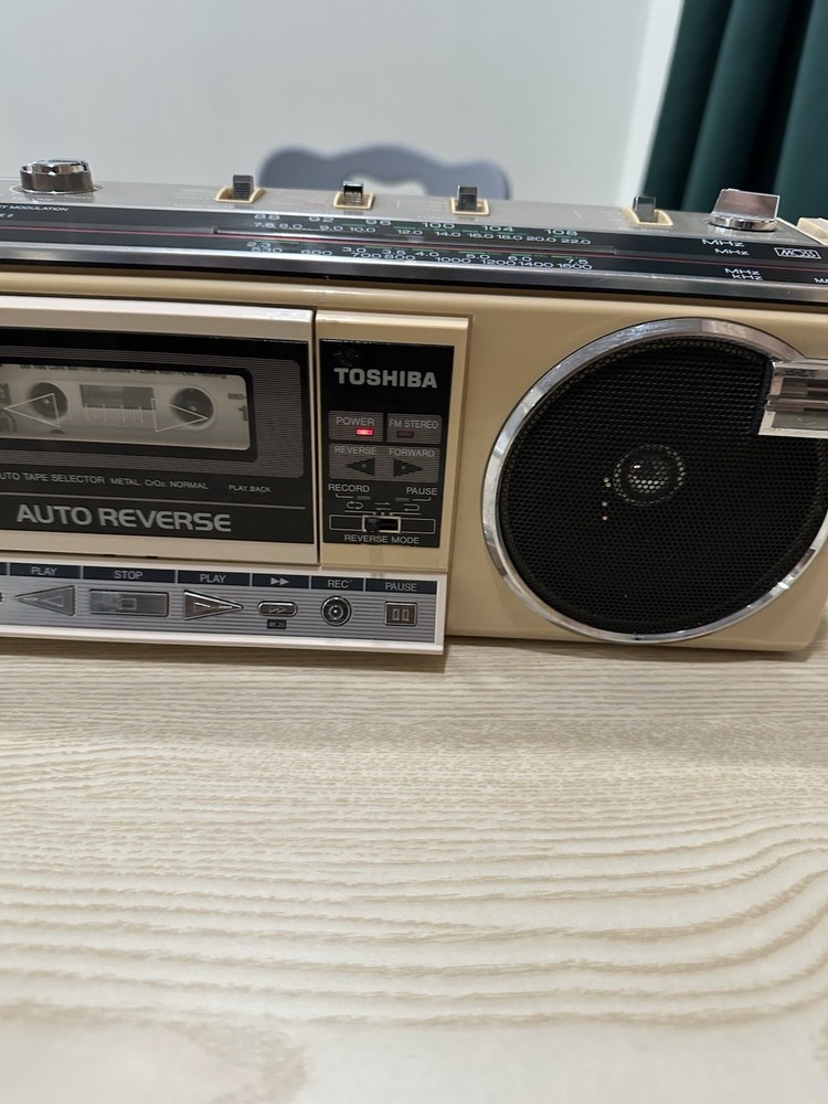 Toshiba Cassette Recorder Rt 8065. Does Not Play Cassette . Read Description