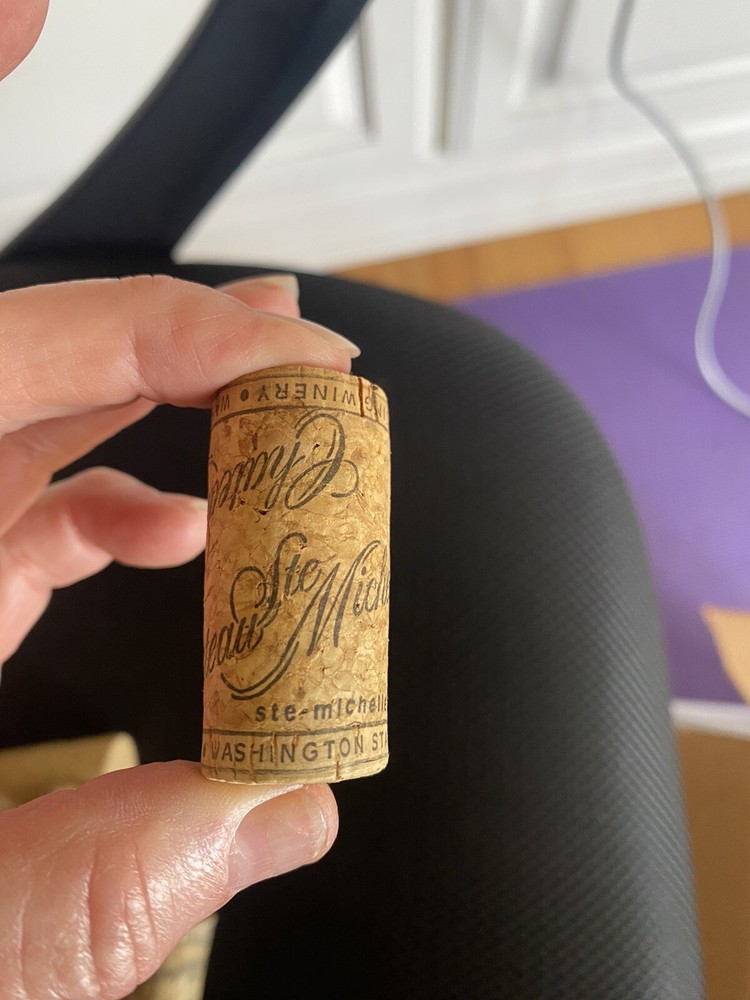 600 used natural wine corks