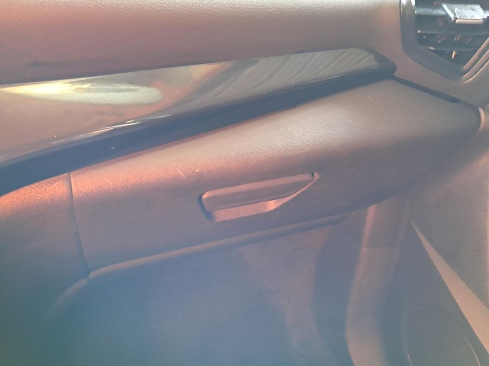 ESCAPE 2017 Glove Box 4795570