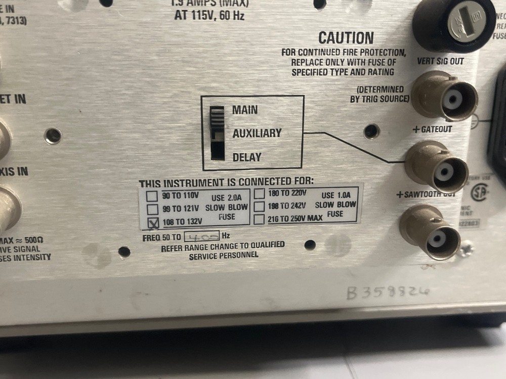 Tektronix 7603 Oscilloscope Mainframe w/ 7D02 Logic Analyzer Module