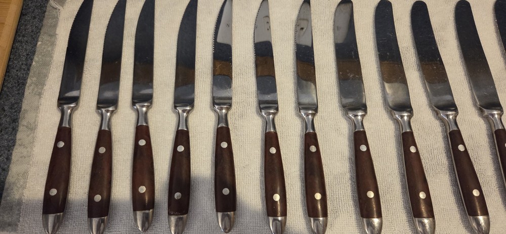 33Pc Chefs Bistro Stainless Steel Black Handle Rivet Silverware Flatware