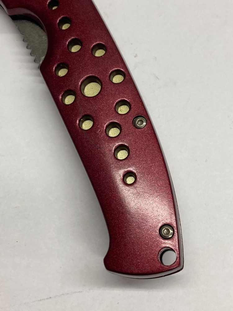 Red Folding Super Knife w/Combo Blade, Thumbhole, Linerlock C-829RD