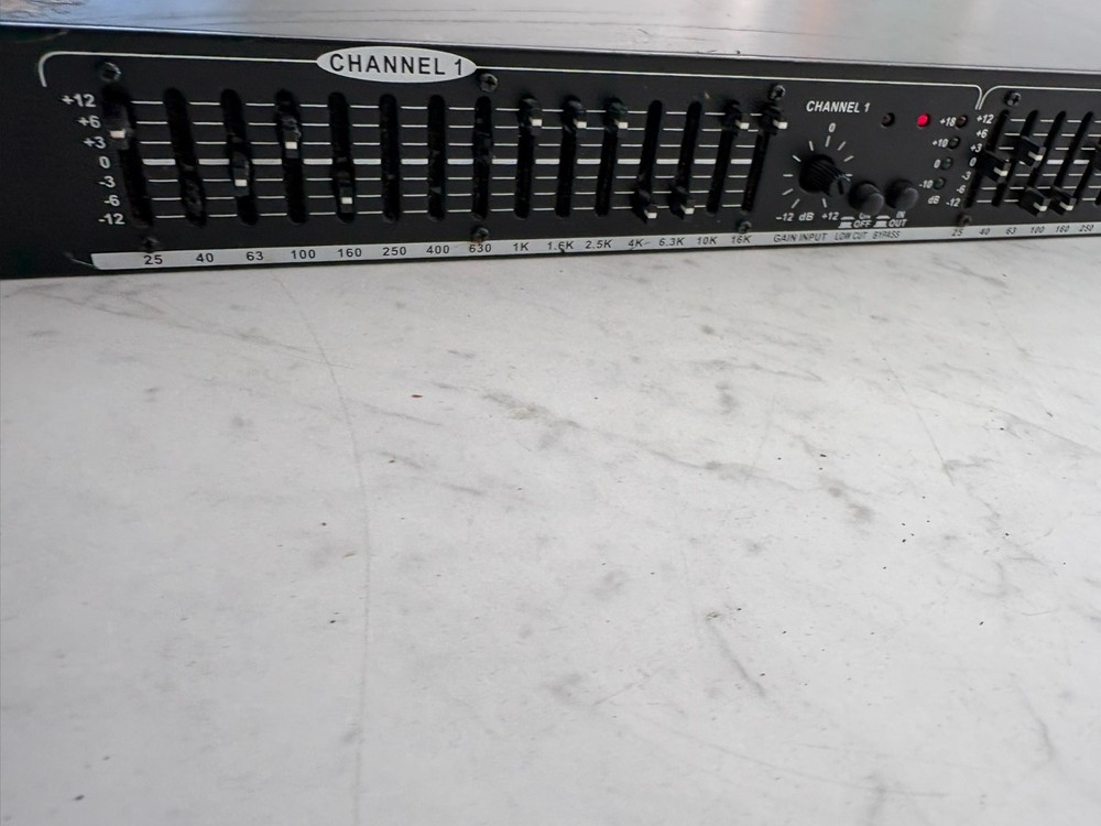 dbx Power AQ215 EQ. READ Graphic Equalizer