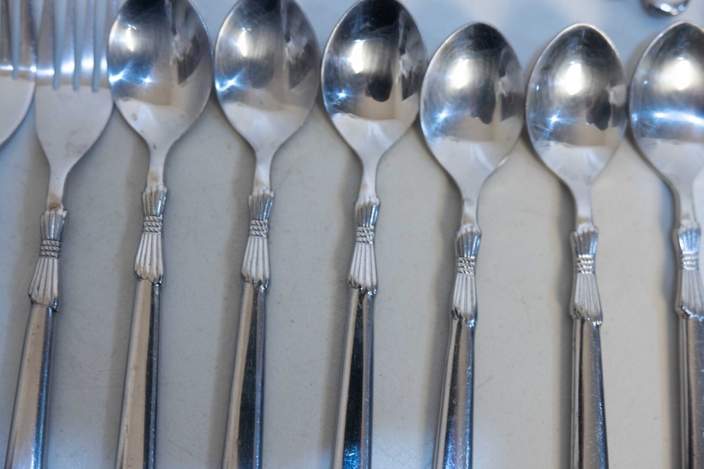 40 Hampton Silversmith Bow Stainless Flatware Silverware Forks Spoons Knives