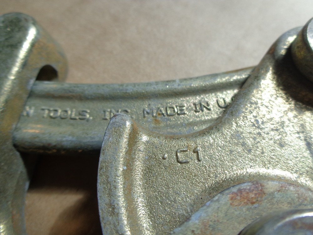 Klein Tools 1604-20L 5000 Lb .25" to .50" Pulling Grip Cable Wire Puller