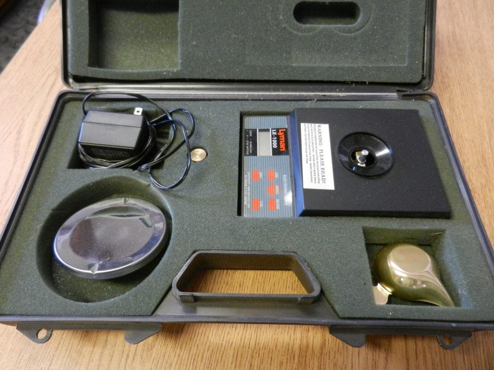 Lyman LE-1000 Electronic Reloading Scale W/ Case & Charger  Works Used