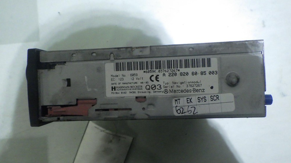 05 MERCEDES E55 Info Screen 2208206085