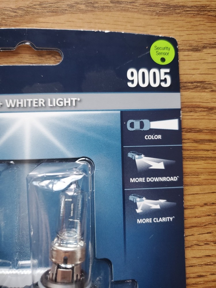 SYLVANIA - 9005 SilverStar - High Performance Halogen Headlight Bulb (2 Lamps)