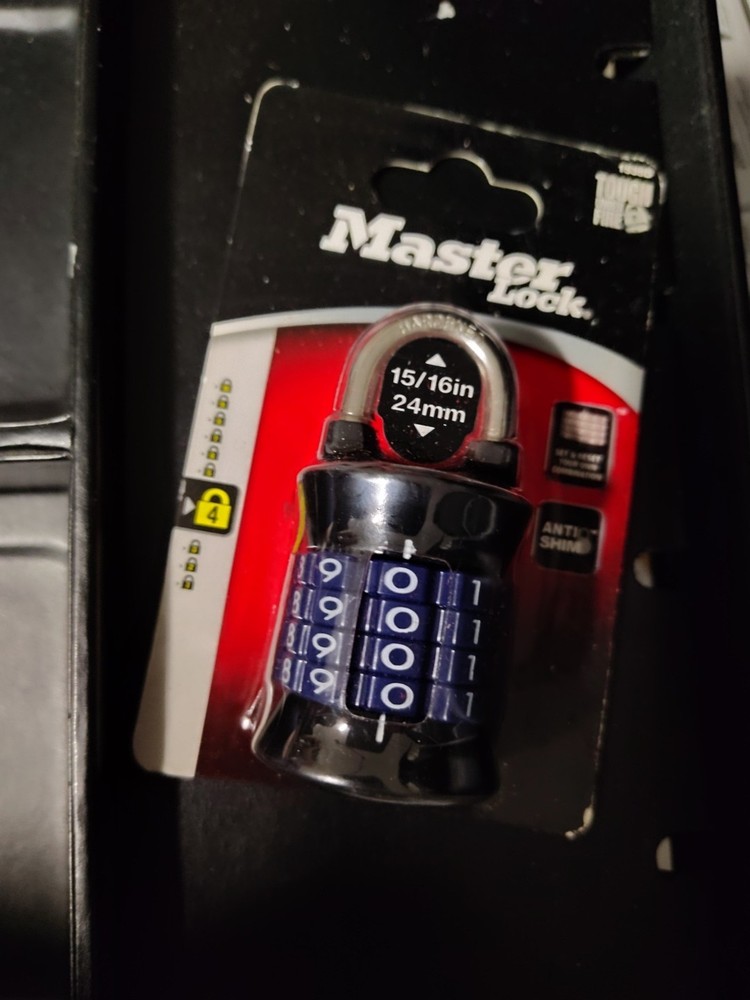 Master Lock 1535D | Customizable Combination Padlock  New