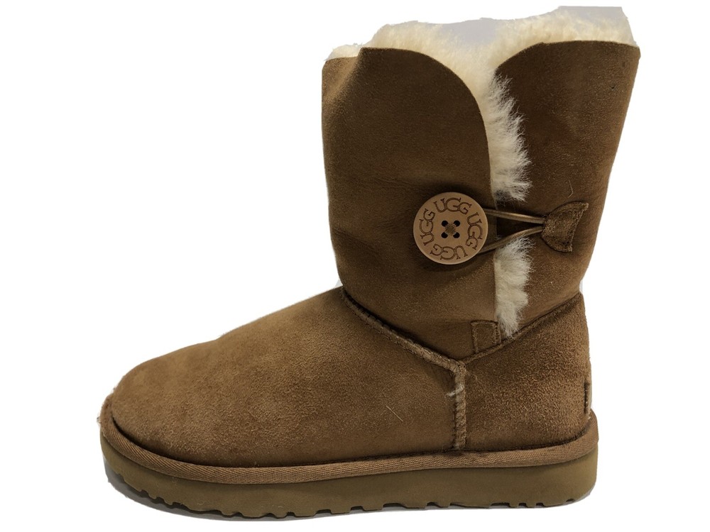 UGG Women's Bailey Button II Boot Chestnut Size 6 M