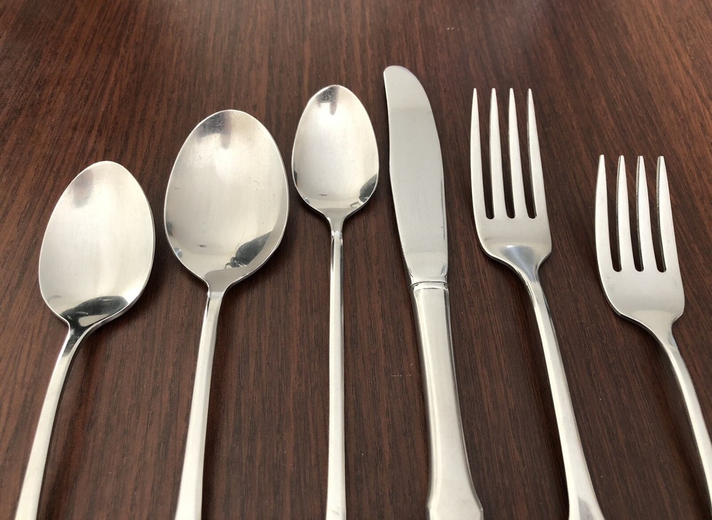 ONEIDA - Patrick Henry - CHOICE CHOOSE - OLD STOCK FLATWARE SILVERWARE Stainless