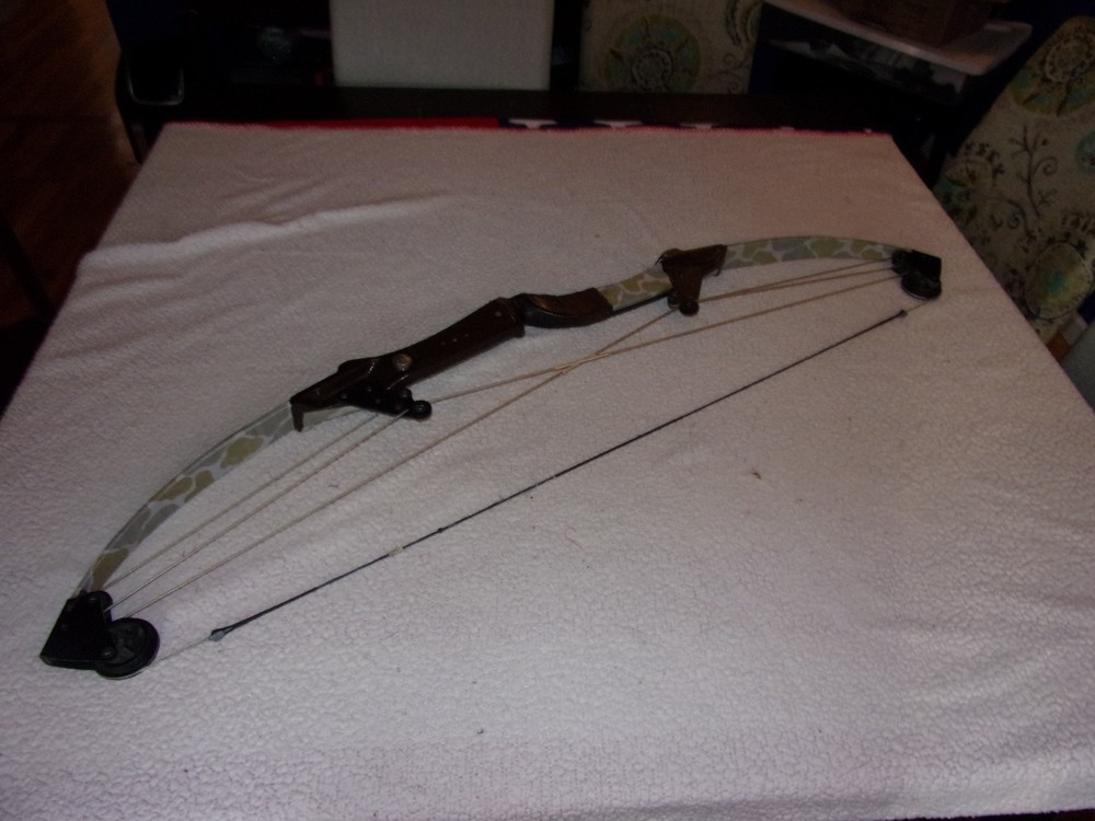 zVintage Bear Whitetail Hunter Compound Bow