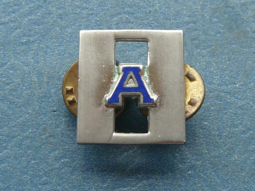 US Captain insignia with blue enameled letter A