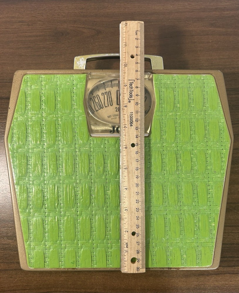 Vintage Joy Bathroom Scale Green
