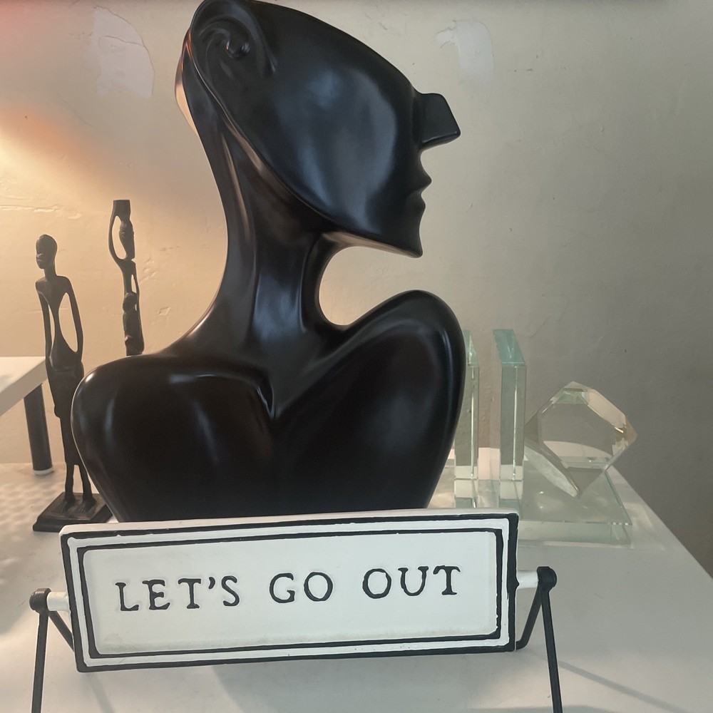 black mannequin head