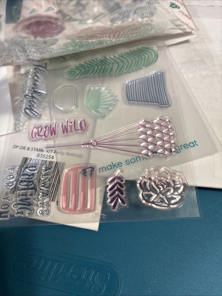 Diamond Press Embellishmet Pack & Die Greenery # 835261 NEW