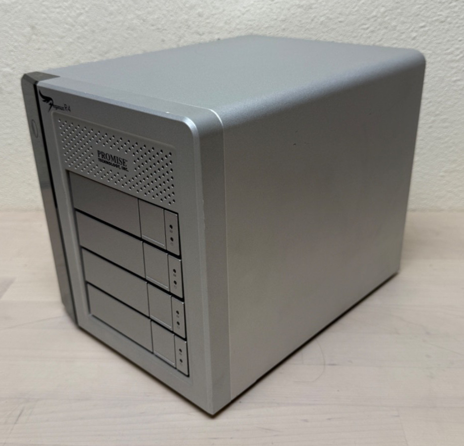 Promise Pegasus R4 4-Bay Thunderbolt RAID (4×2TB = 8TB) Storage Array