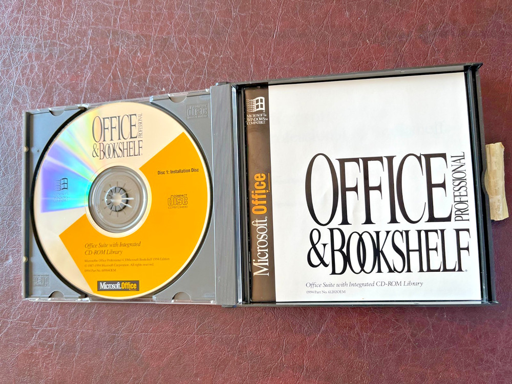 Microsoft OFFICE PROFESSIONAL & Bookshelf CD-ROM Installation SET 0f 2 Disc 1994