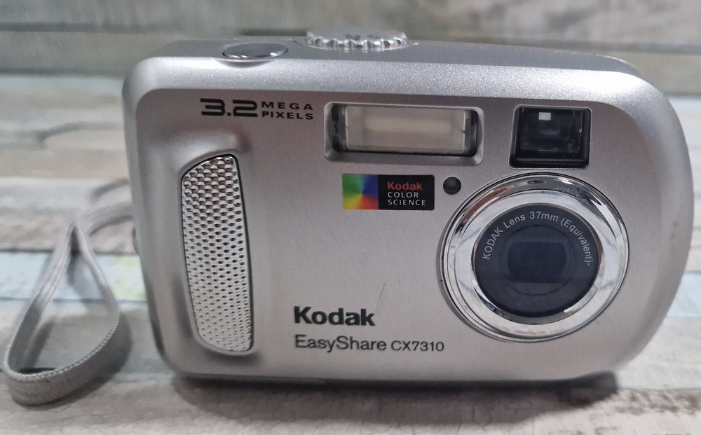 Kodak EasyShare CX7310 Digital Camera 3.2 Mega Pixel Silver tested & working