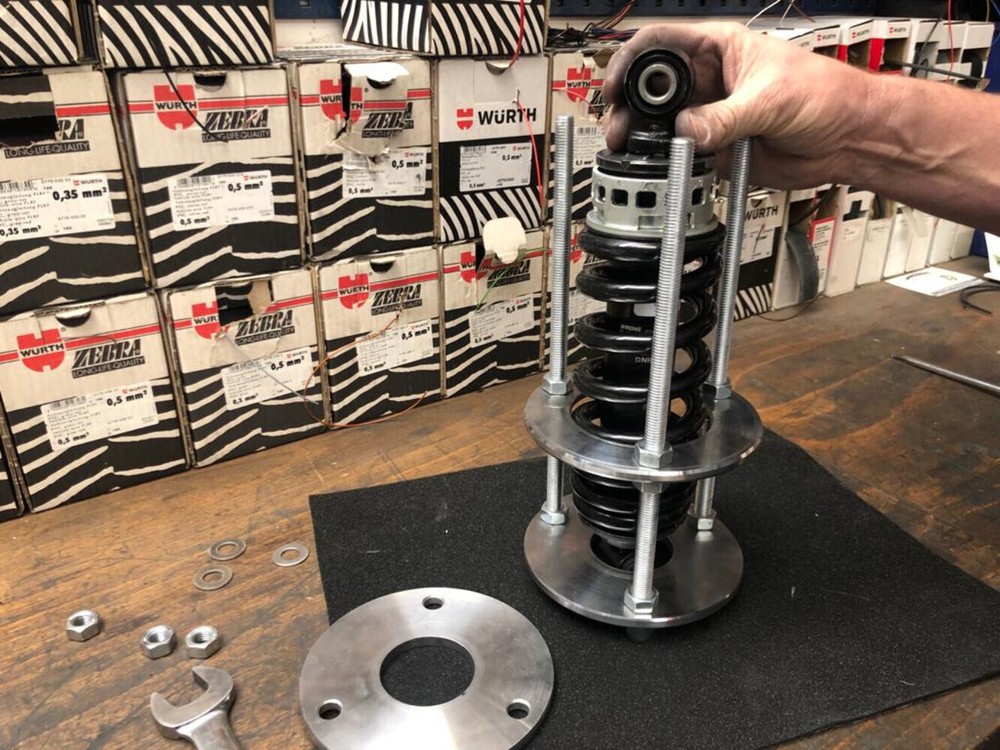 Kodlin Shock / Spring Compression Tool for Harley-Davidson M-8 Softail models