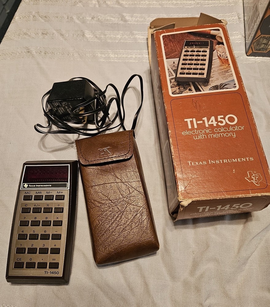 1976 Texas Instruments TI-1450 Calculator Working with Adapter & case