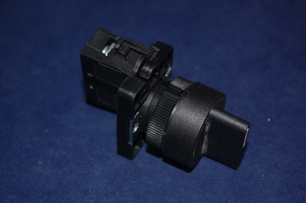 1PC 22mm Selector switch 2 Position Fits XB2ED41 Select Switch 1NO Momentary