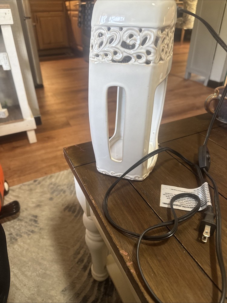 Stone Scroll White & Beige Candle Warmer