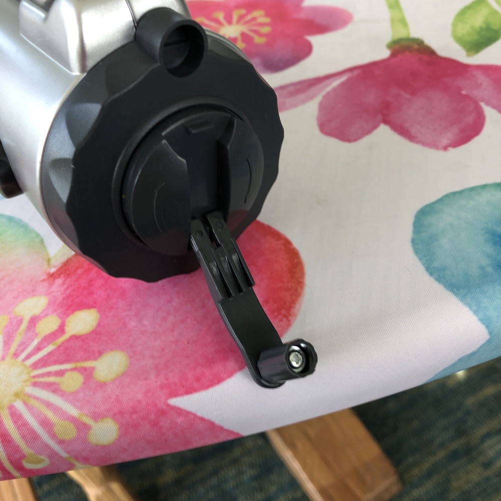 Dynamo Porta Power Hand Crank Flashlight And Radio