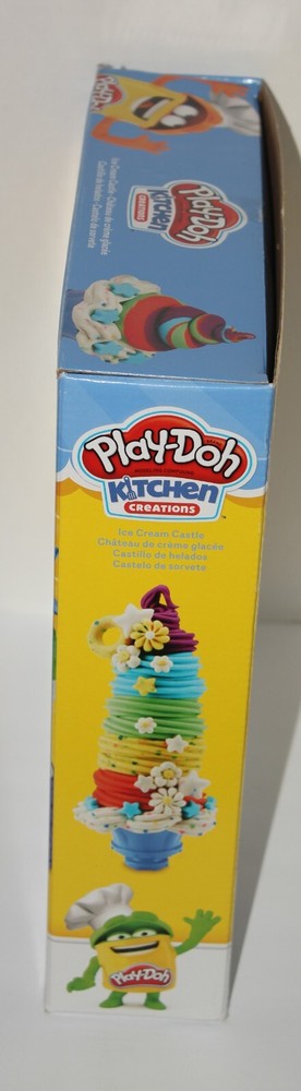 Play-Doh Kitchen Creations Ice Cream Castle - Complete except for 'Doh'