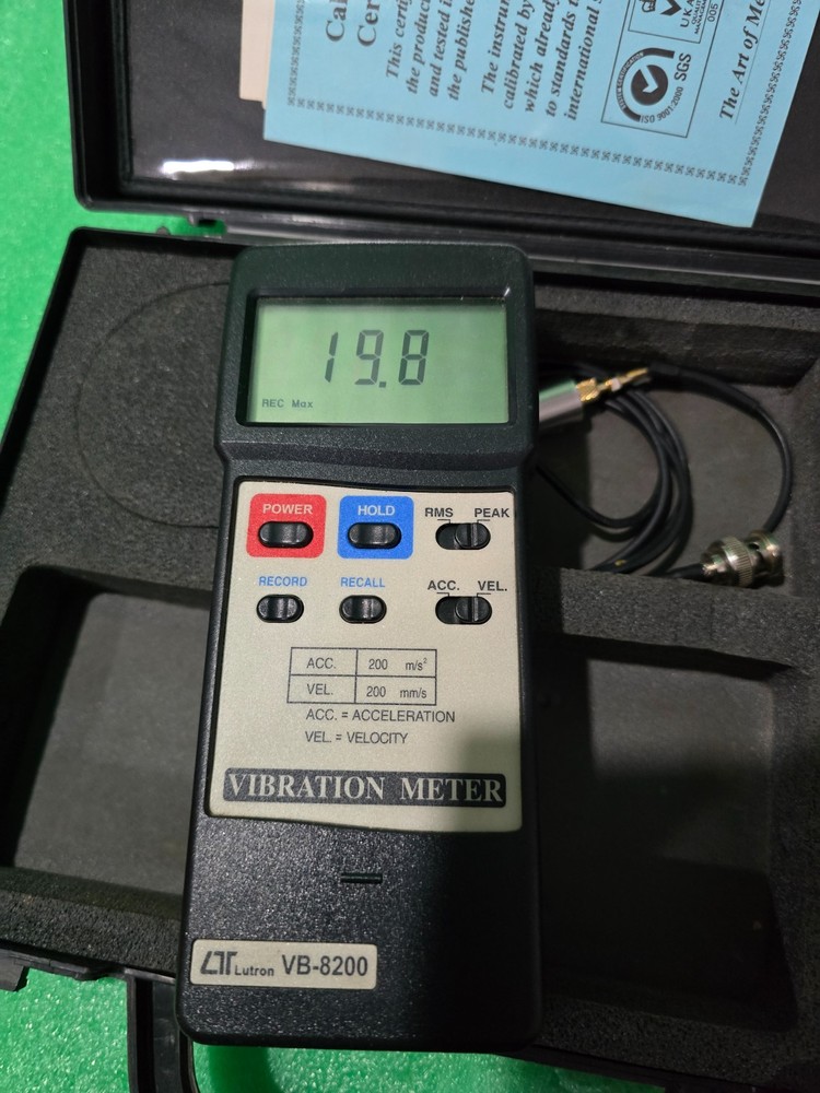 Lutron VB-8200 Vibration Meter with Sensor & Case – Used