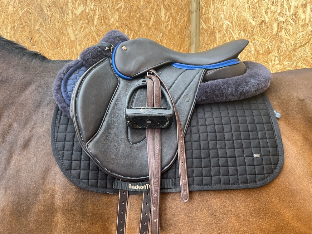 WOW Monoflap Jump Saddle