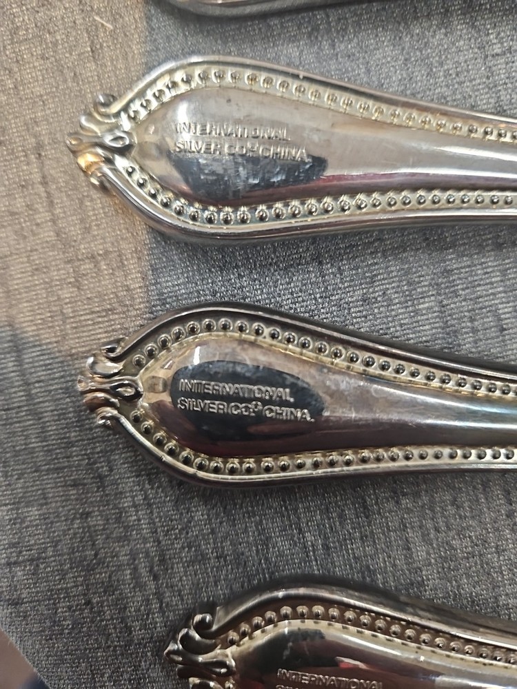 International Silver-Plated Yorkshire Bead Flatware 35pc 7 Place Settings