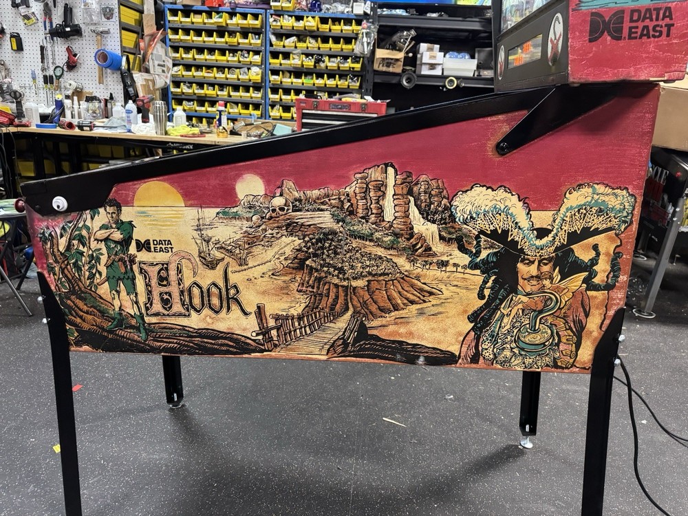DATA EAST HOOK PINBALL MACHINE FULLY REFURBISHED PLAYS GREAT ROBIN WILLIAMS