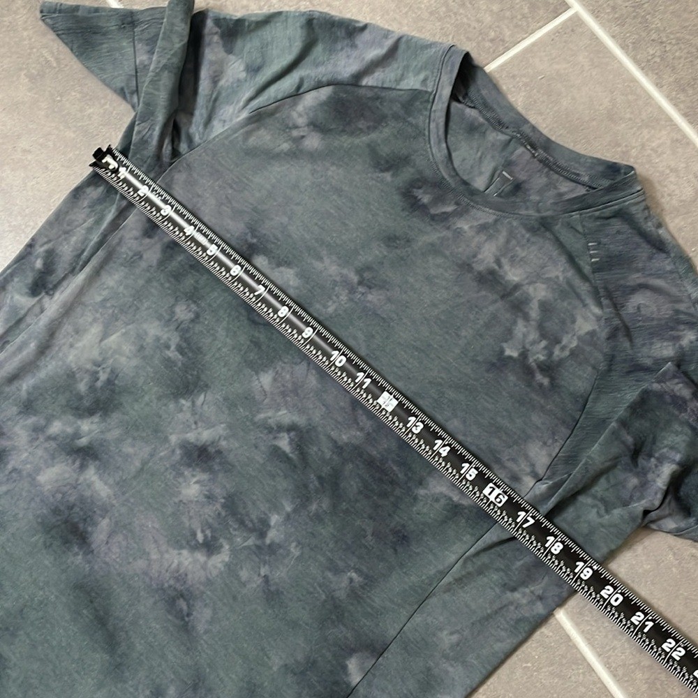Lululemon Always Agile Short Sleeve size Medium