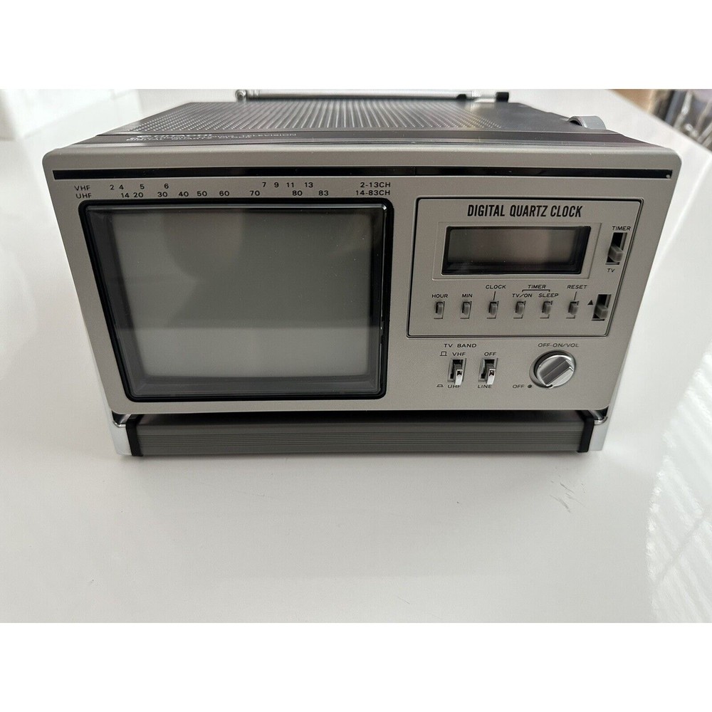 VINTAGE *New* Hitachi K2300 Solid State TV Receiver/Digital Clock