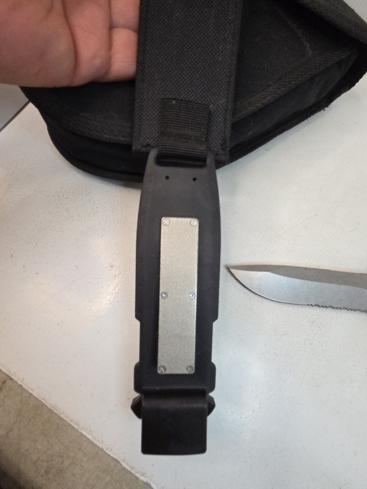 Gerber Knife Ultimate And 2000 Folding Shovel