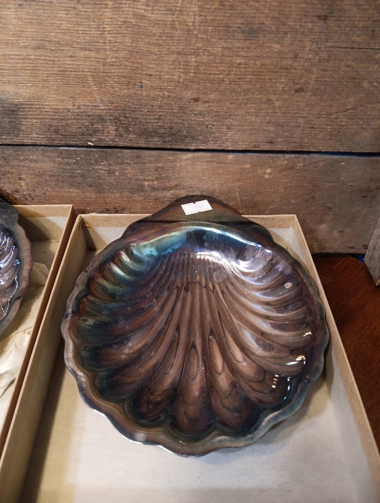 PAIR Oneida Silversmiths Silver Plate Small Clamshell Shell Dishes Bowls EUC