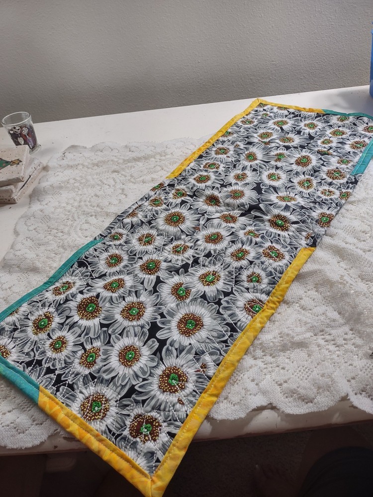 Handmade Machine Quilted Table Runner Reversible Hunter's Star Pattern 8x24"