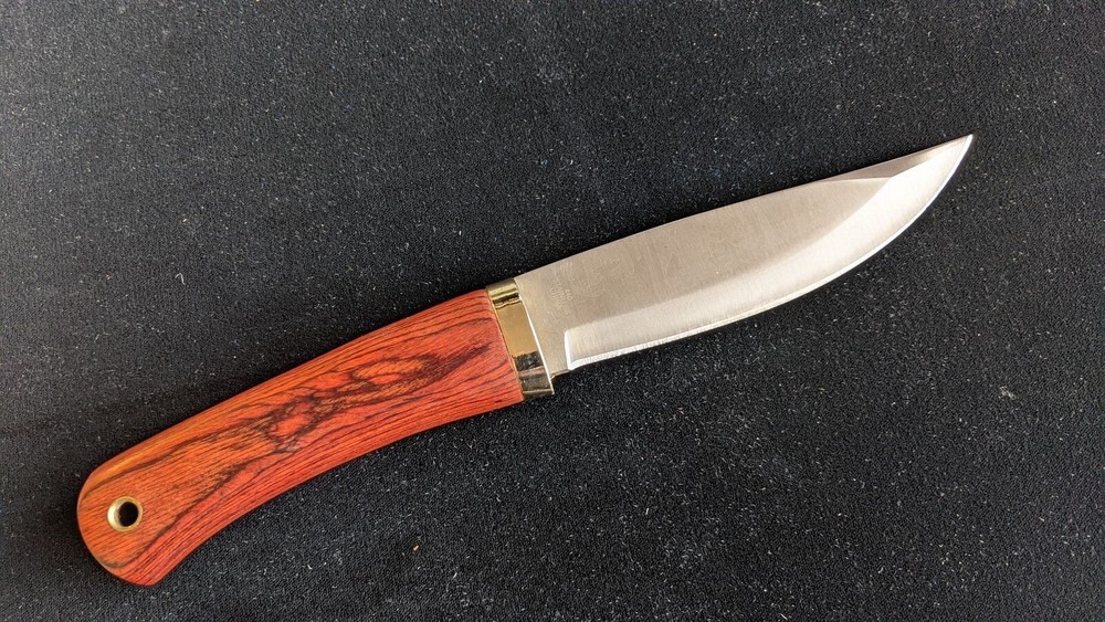 Wildlife Collection Wolf Fixed Blade 440 Stainless with Display Box