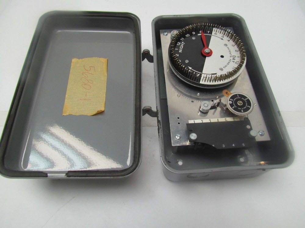 Zenith Controls 2496 FR-R 10A 120V 24hr Programable Timer Wall Mount